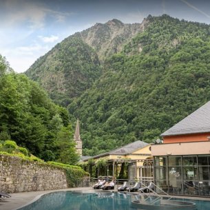 LES BAINS DU ROCHER