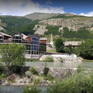 LES GRANDS BAINS DU MONÊTIER